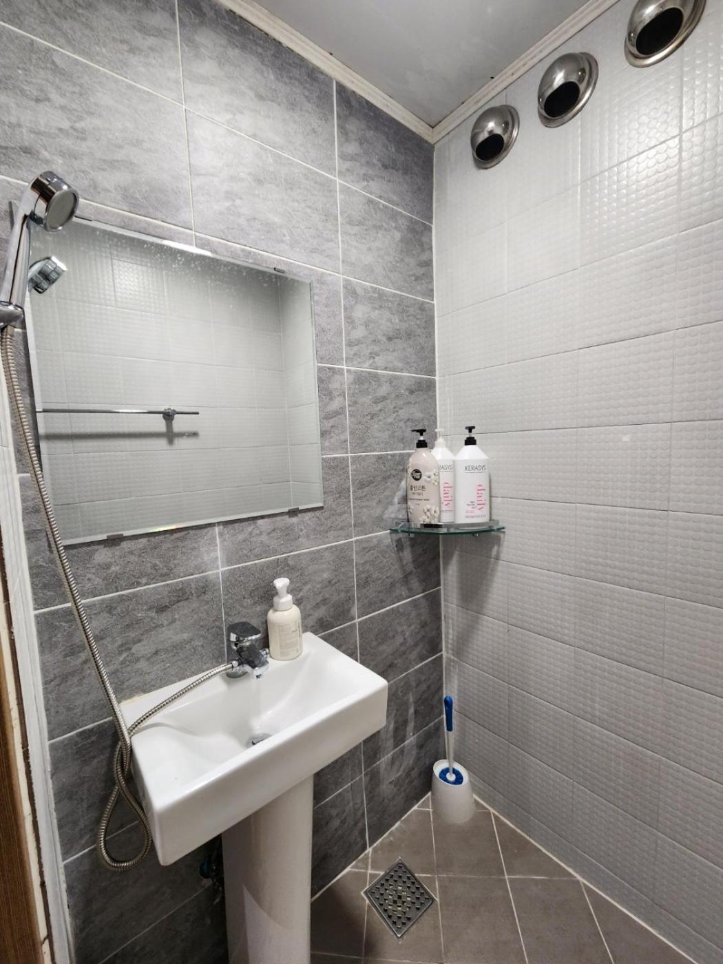 Hostel Jl In Chung-Jeong Сеул Экстерьер фото